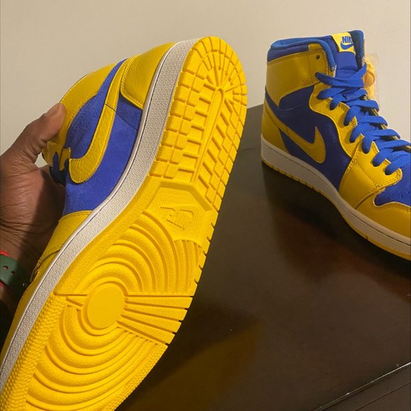Athletic_Shoes